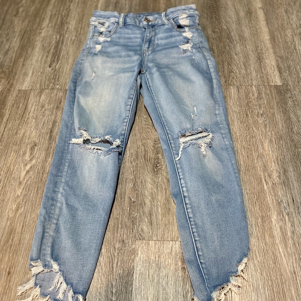 American Eagle distressed jeans curvy size 4 short
